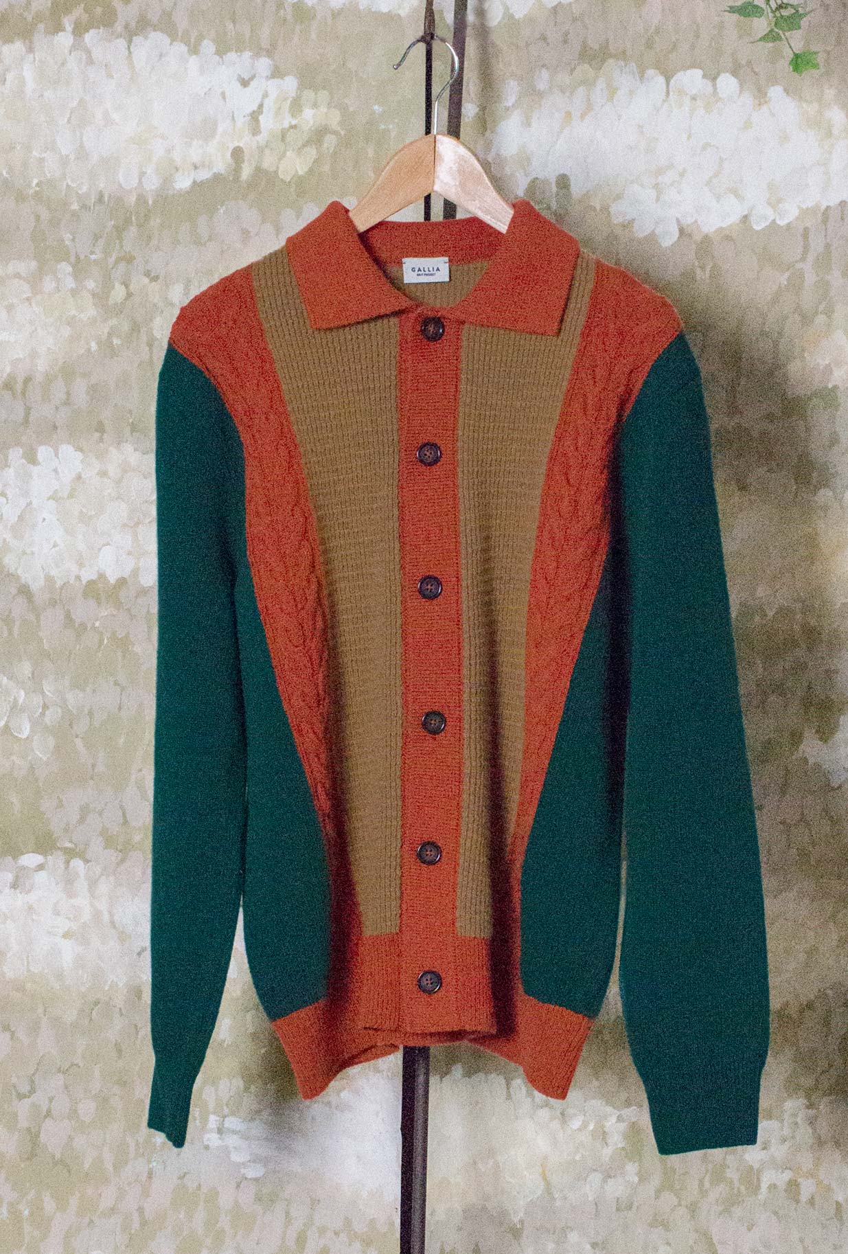 Polo Cardigan di Gallia realizzata in morbida lana merino design Color Block nei toni Ermerald-biscuit-burnt da Uomo