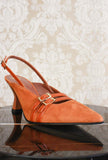 Slingback in suede color tangerine doppia fibbia e tacco a clessidra di gianpaolo viozzi