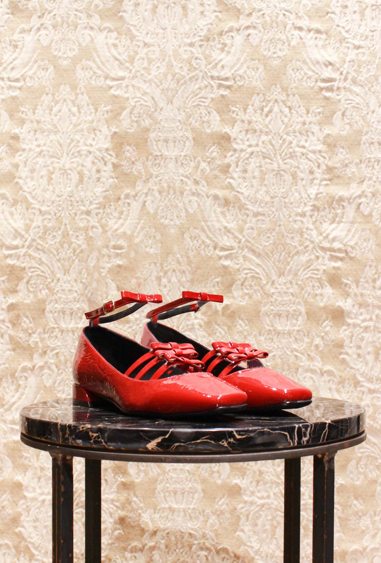 ballerina mini bow in vernice red passion della maison greige fw24