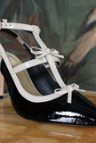 Sandalo pump little bow di greige con tacco a spillo e punta in vernice black & white