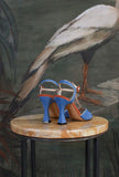 Sandalo Sophie firmato Greige la silhouette elegante si veste di morbido suede color Capri-Sky