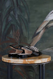 slingback di greige little bow in pelle di vernice black & white