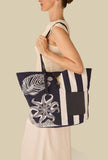 Shopping Totebag con manici regolabili in cotone e dettagli metallici di Inoui Editions Blue Navy