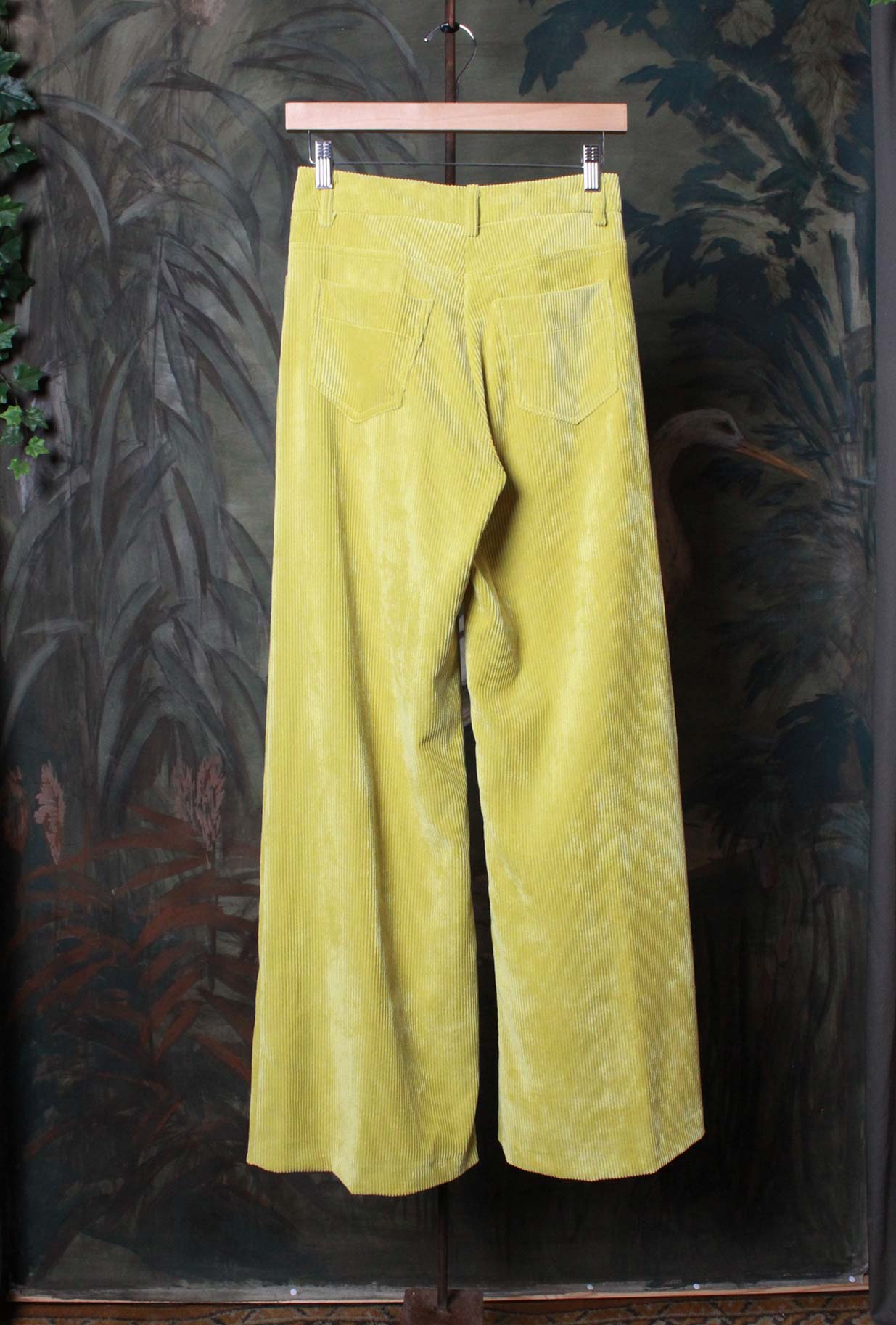 Pantalone Flare della Maison Justmine in velluto Corduro di color Acid Yellow da donna