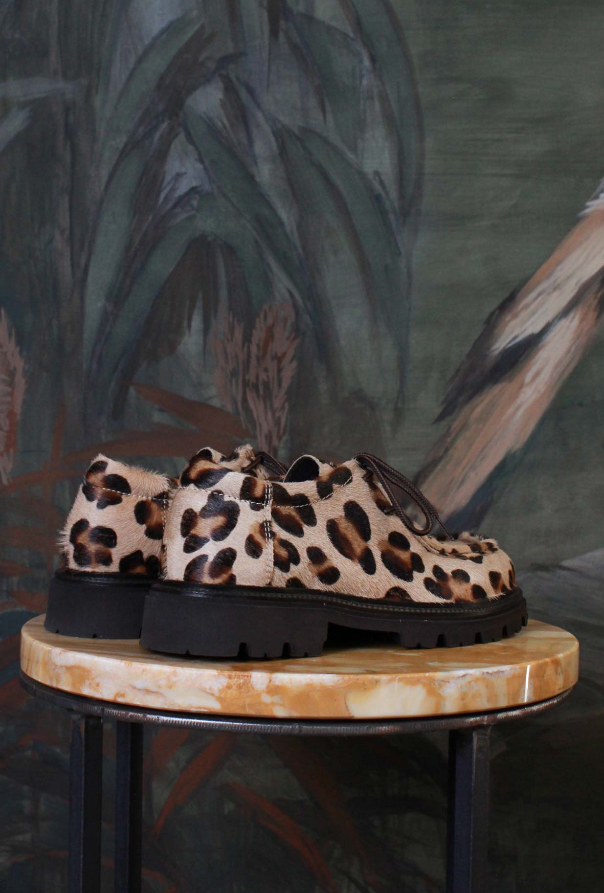 scarpa ingegnere da donna di kjore project realizzata in pregiato cavallino color leopard e suola extralight