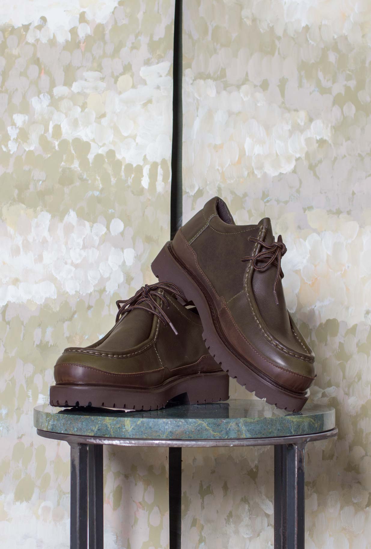 Scarpa Paraboot Engineer Echelon Kjore Project realizzata in pregiata pelle neozelandese oliata nella sofisticata tonalità Olive da Uomo