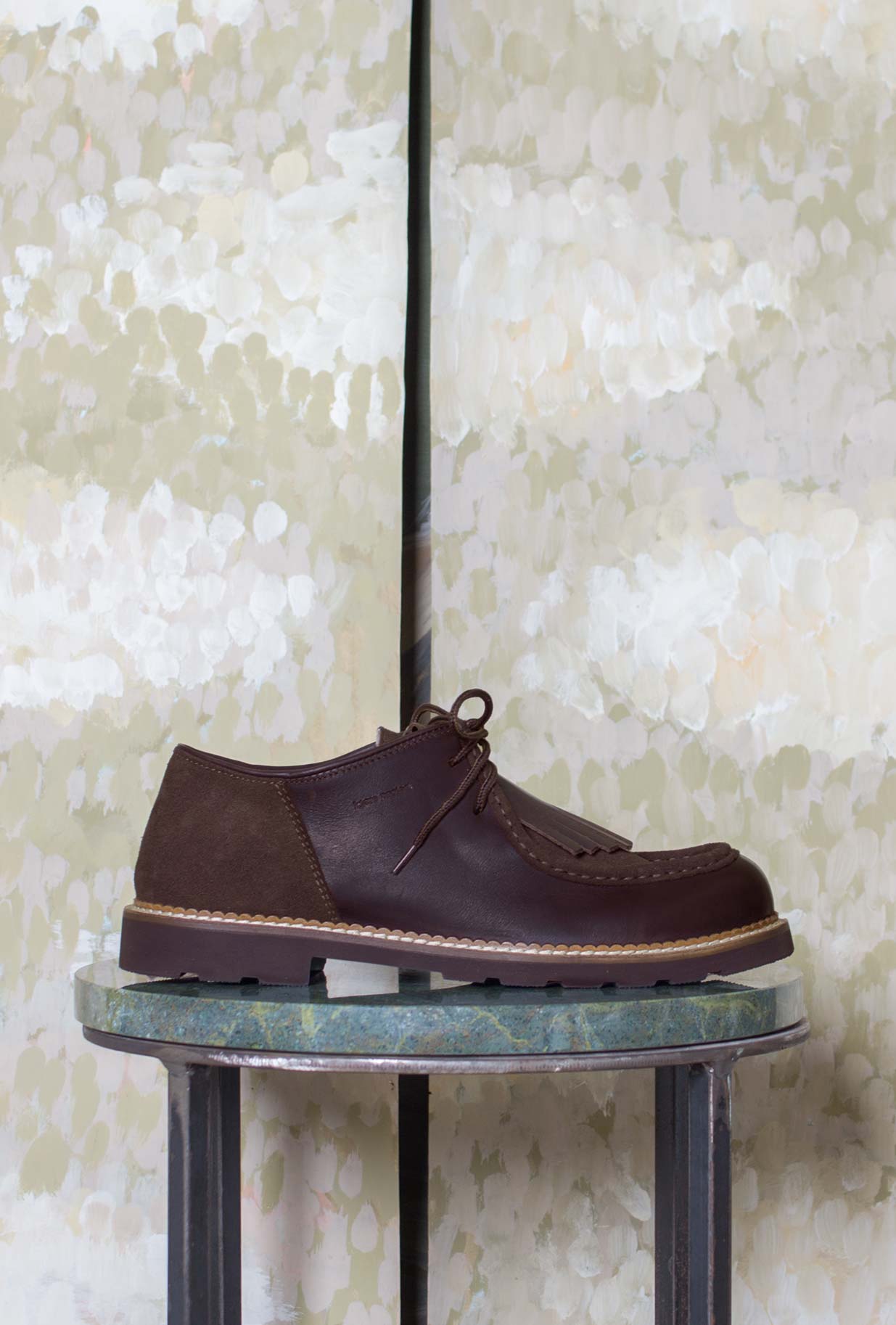 Scarpa Paraboot Echelondi Kjore Project è realizzata in pregiata pelle neozelandese e suede color Brown da Uomo