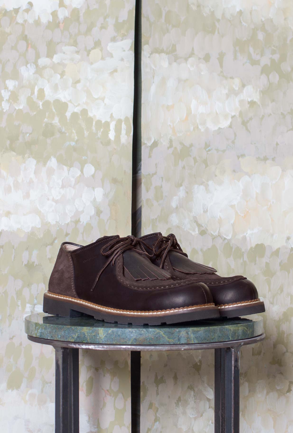 Scarpa Paraboot Echelondi Kjore Project è realizzata in pregiata pelle neozelandese e suede color Brown da Uomo