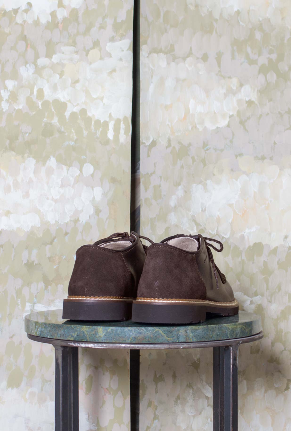 Scarpa Paraboot Echelondi Kjore Project è realizzata in pregiata pelle neozelandese e suede color Brown da Uomo