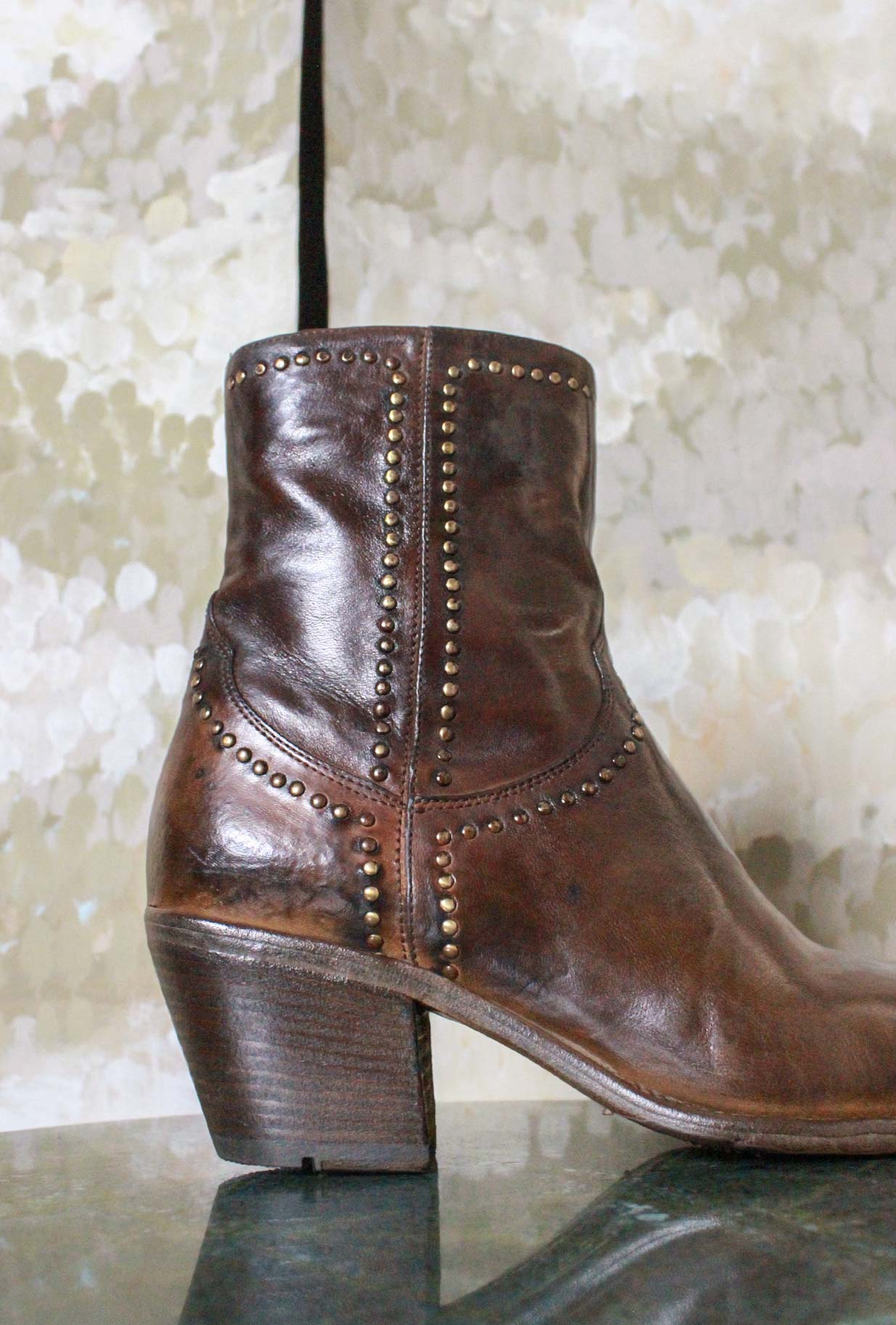 Stivaletto Ranch Tecla Studs western  realizzato in pregiata Pelle Bovina Anticata  tonalità Corteccia da Donna