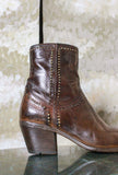 Stivaletto Ranch Tecla Studs western  realizzato in pregiata Pelle Bovina Anticata  tonalità Corteccia da Donna