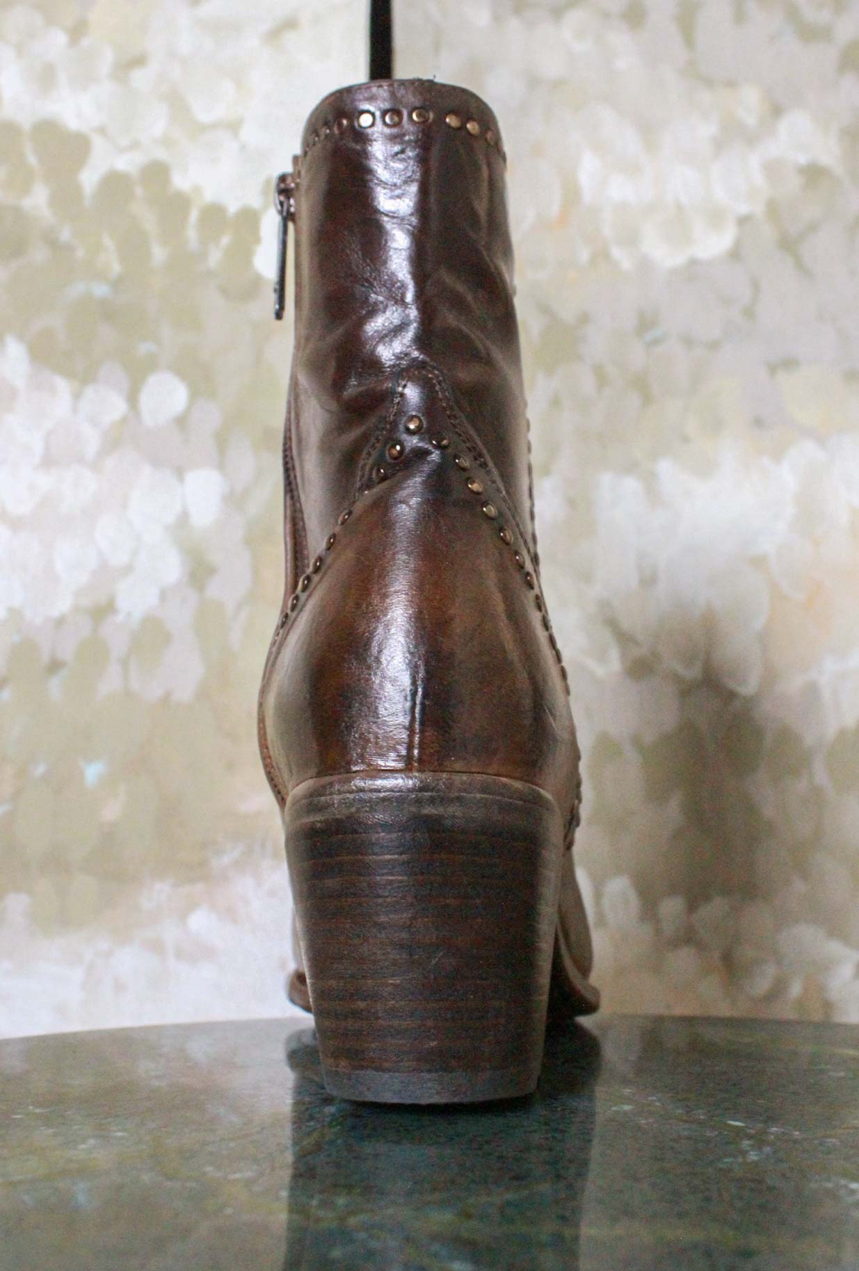 Stivaletto Ranch Tecla Studs western  realizzato in pregiata Pelle Bovina Anticata  tonalità Corteccia da Donna