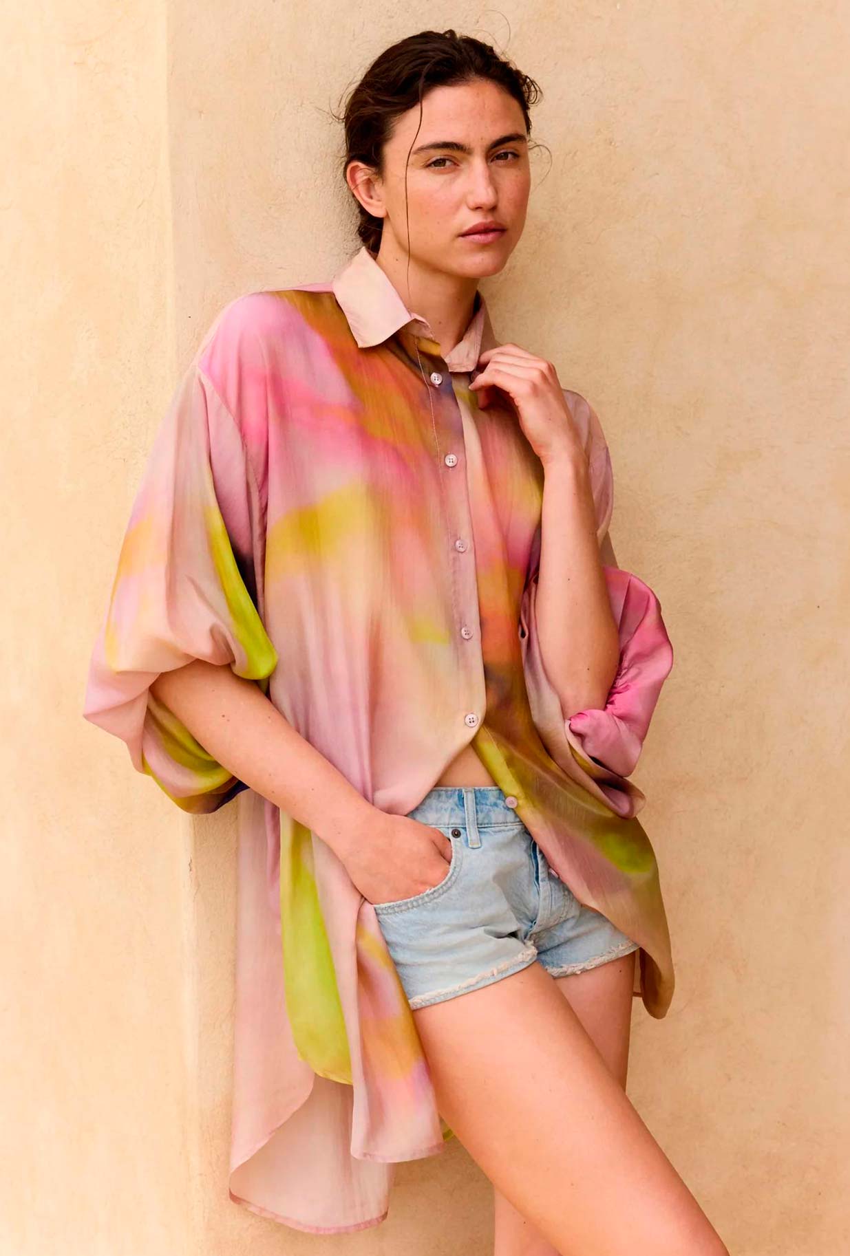 Over-Shirt Reini firmata Mes Demoiselles Paris realizzata in pregiata seta habotai esaltata dalla delicata stampa Rainbow da Donna