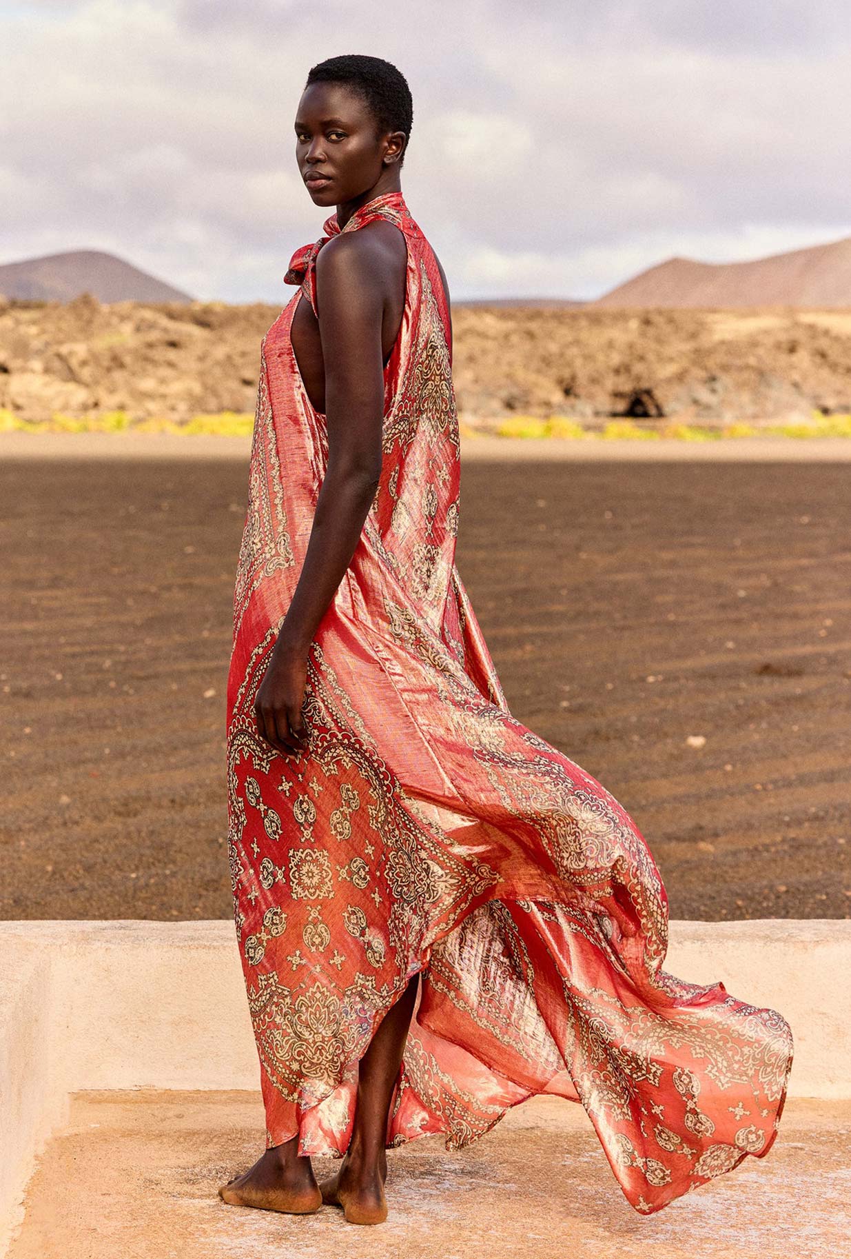 Il nuovo Abito Lungo Gary interpreta appieno lo stile bohémien di Mes Demoiselles Paris in tonalità Red