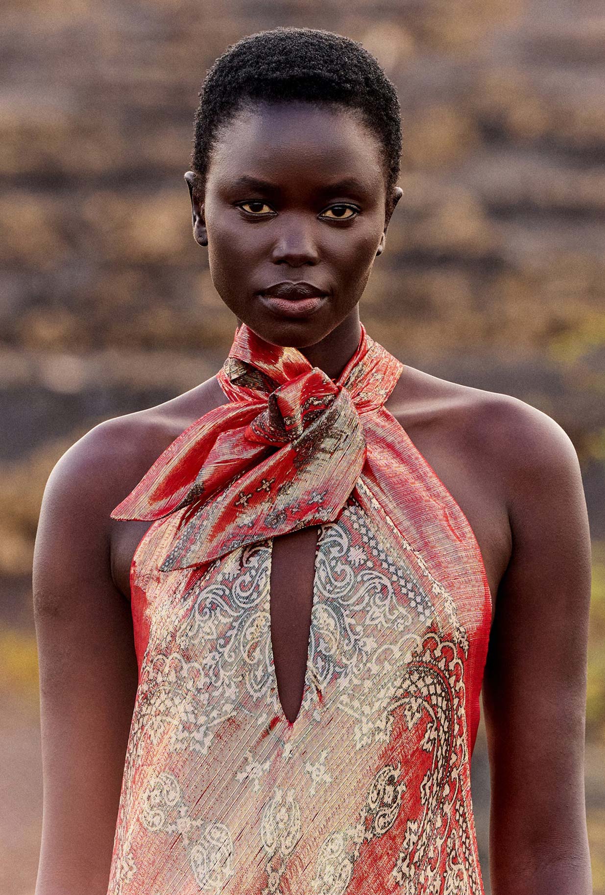 Il nuovo Abito Lungo Gary interpreta appieno lo stile bohémien di Mes Demoiselles Paris in tonalità Red