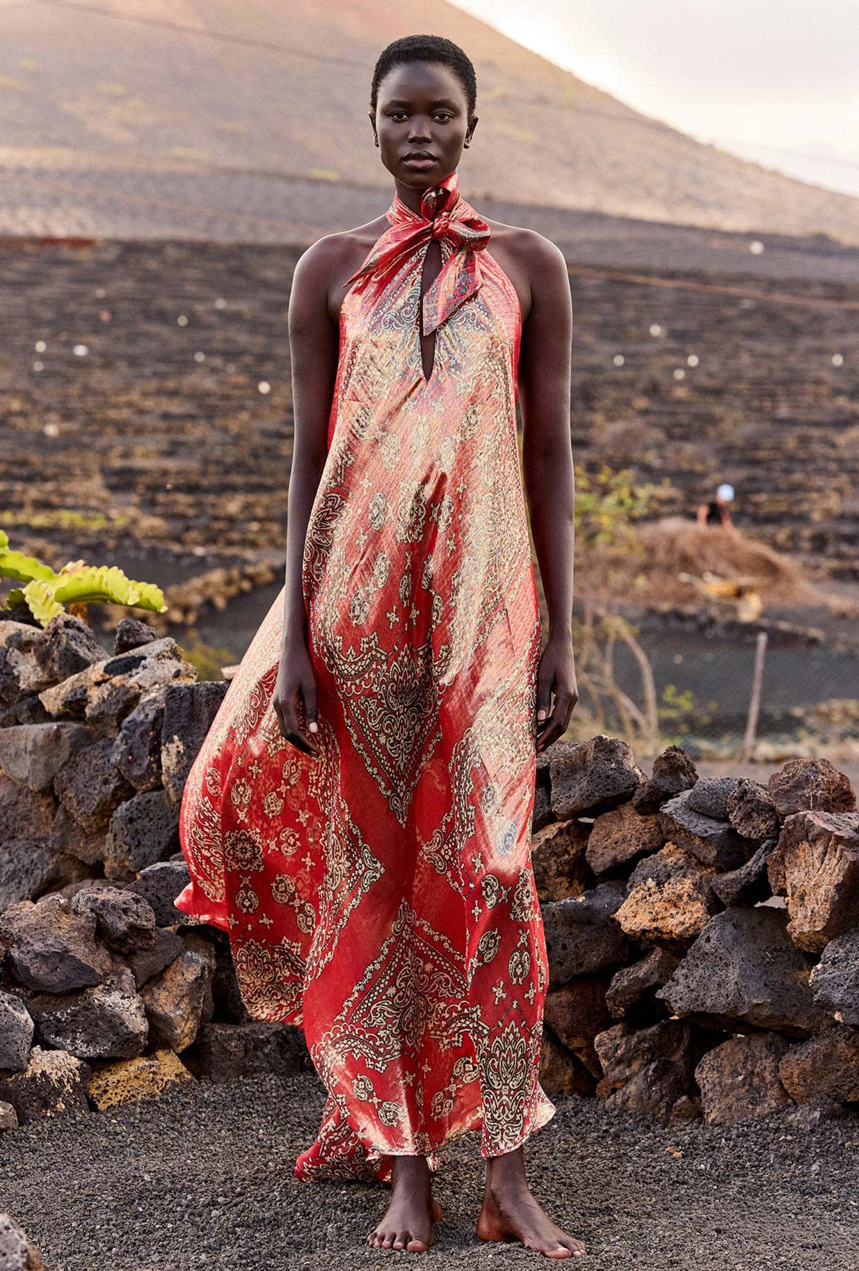 Il nuovo Abito Lungo Gary interpreta appieno lo stile bohémien di Mes Demoiselles Paris in tonalità Red