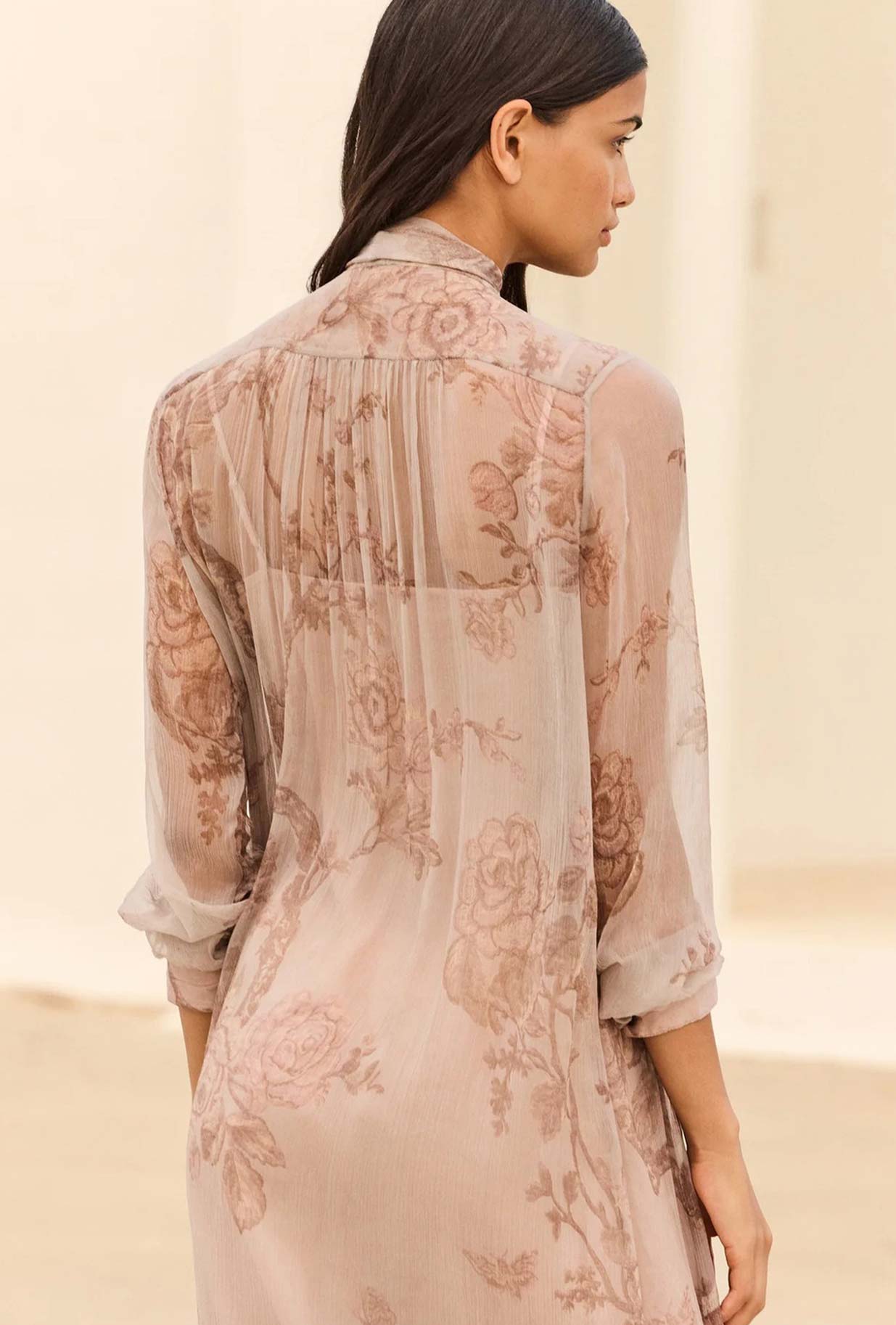 Il nuovo Abito Lungo Grace Rose’s Destiny di Mes Demoiselles Paris incarna un’eleganza eterea e romantica