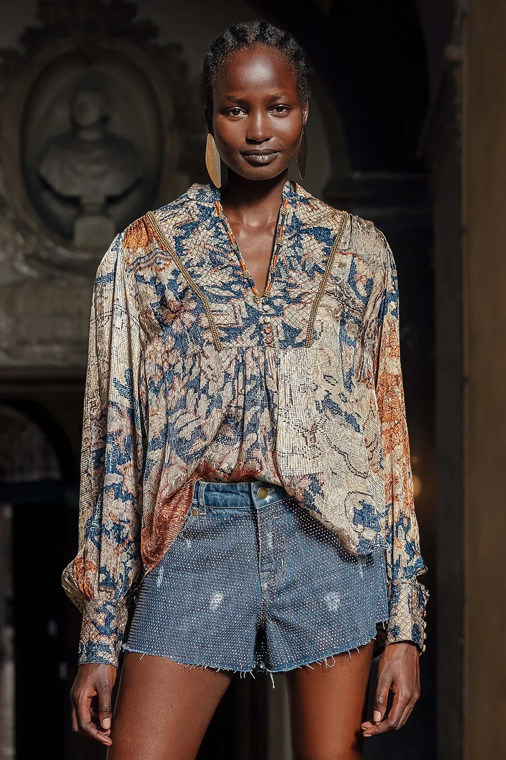 Blusa in pregiata viscosa della maison mes demoiselles paris stampa tapis nomad ss24
