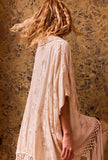 Poncho Shirt Franny firmato Mes Demoiselles Paris. Realizzato in viscosa ricamata tono su tono nella delicata tonalità écru