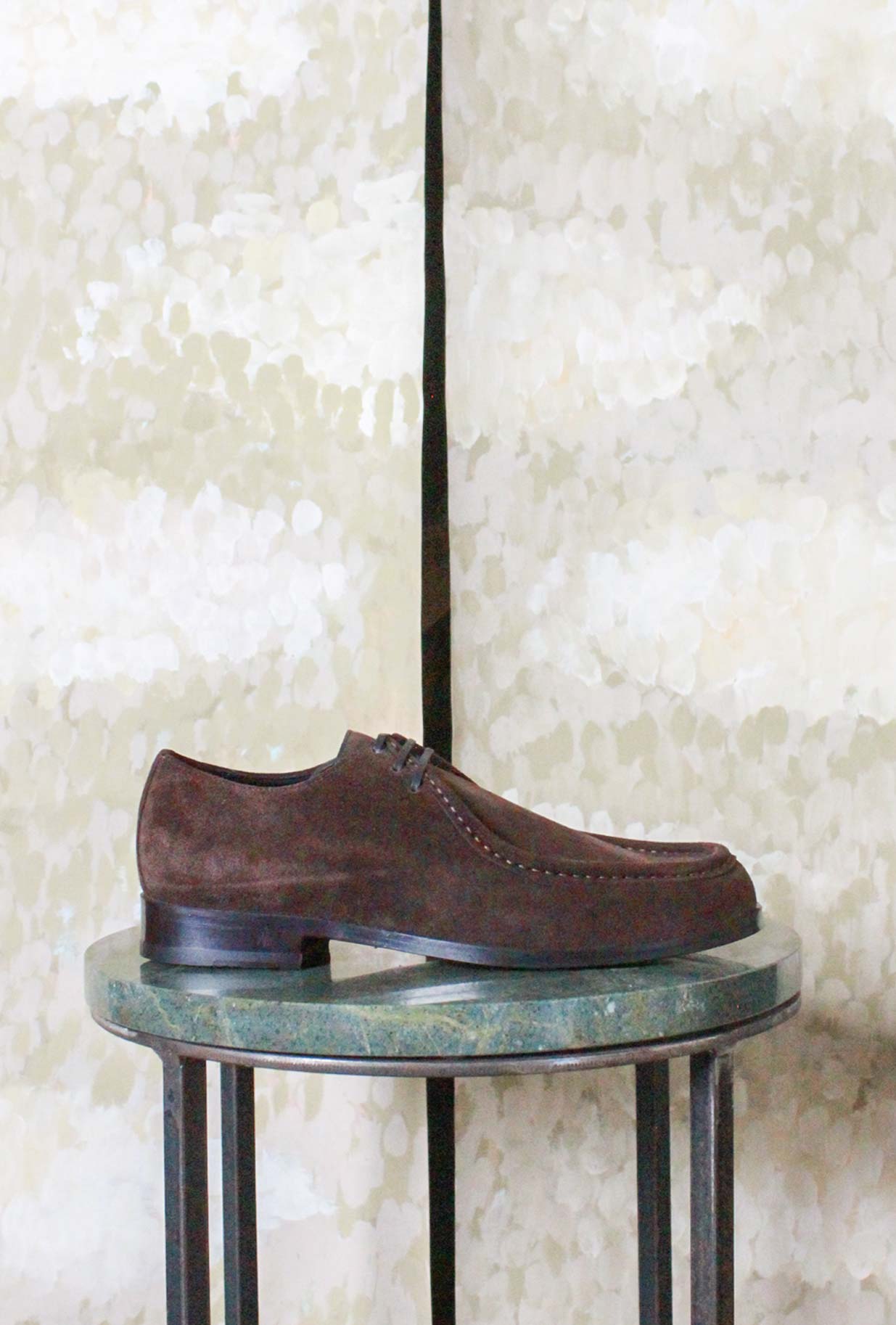 Scarpa Stringata Japan firmata Morgillo realizzata in suede nella tonalità Testa di Moro