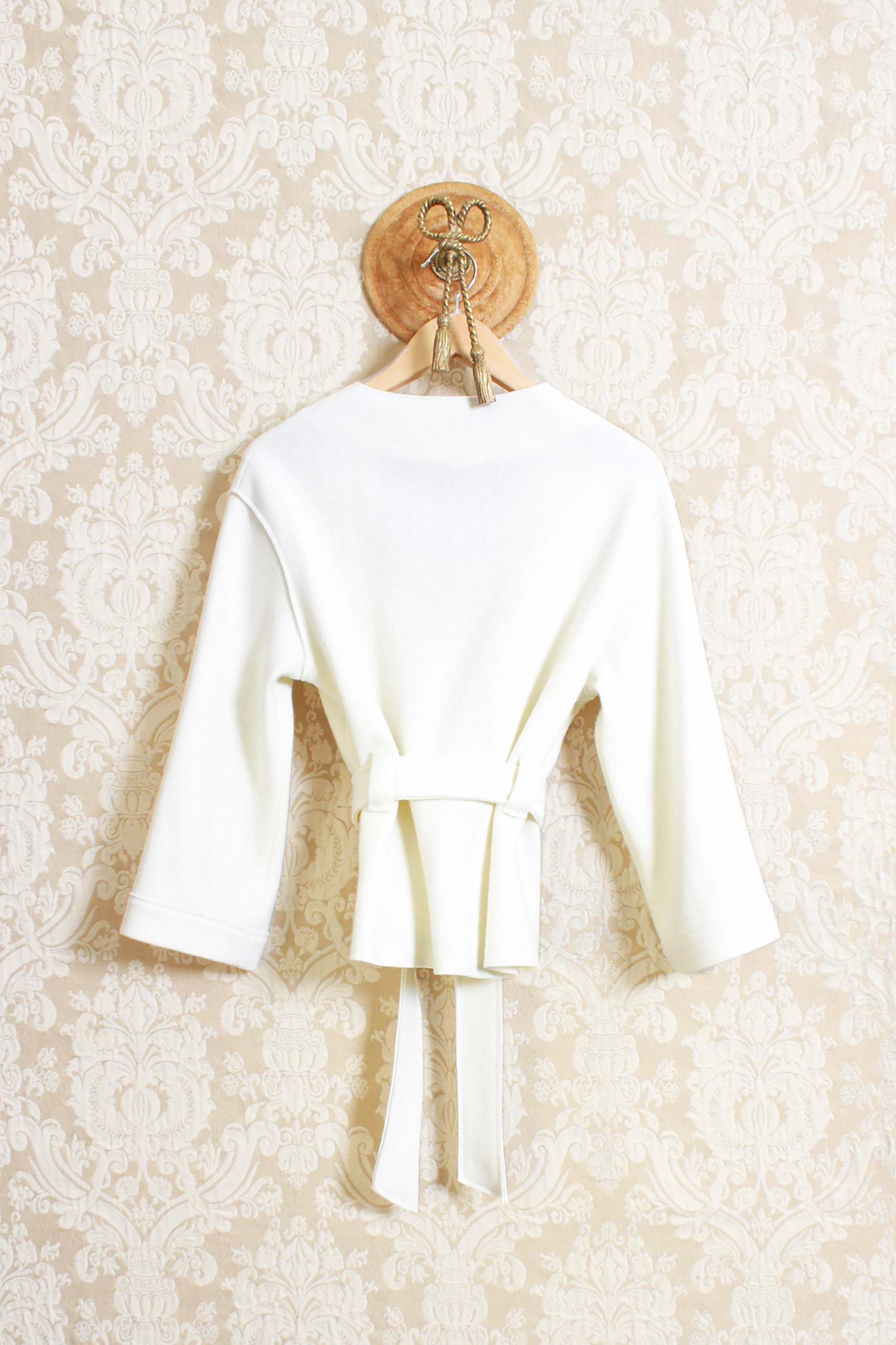 Giacca Kimono della maison niù fashon in morbido panno di lana white yeso