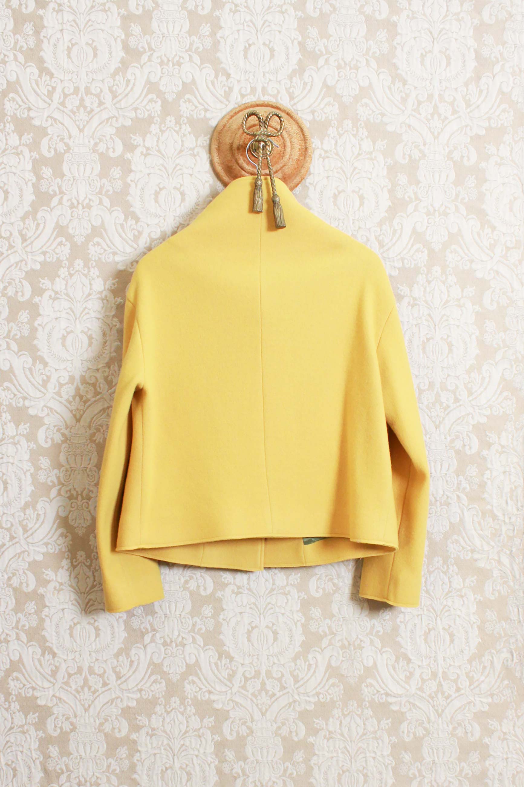 Giacca over in lana color giallo canario della maison Niù Fashion