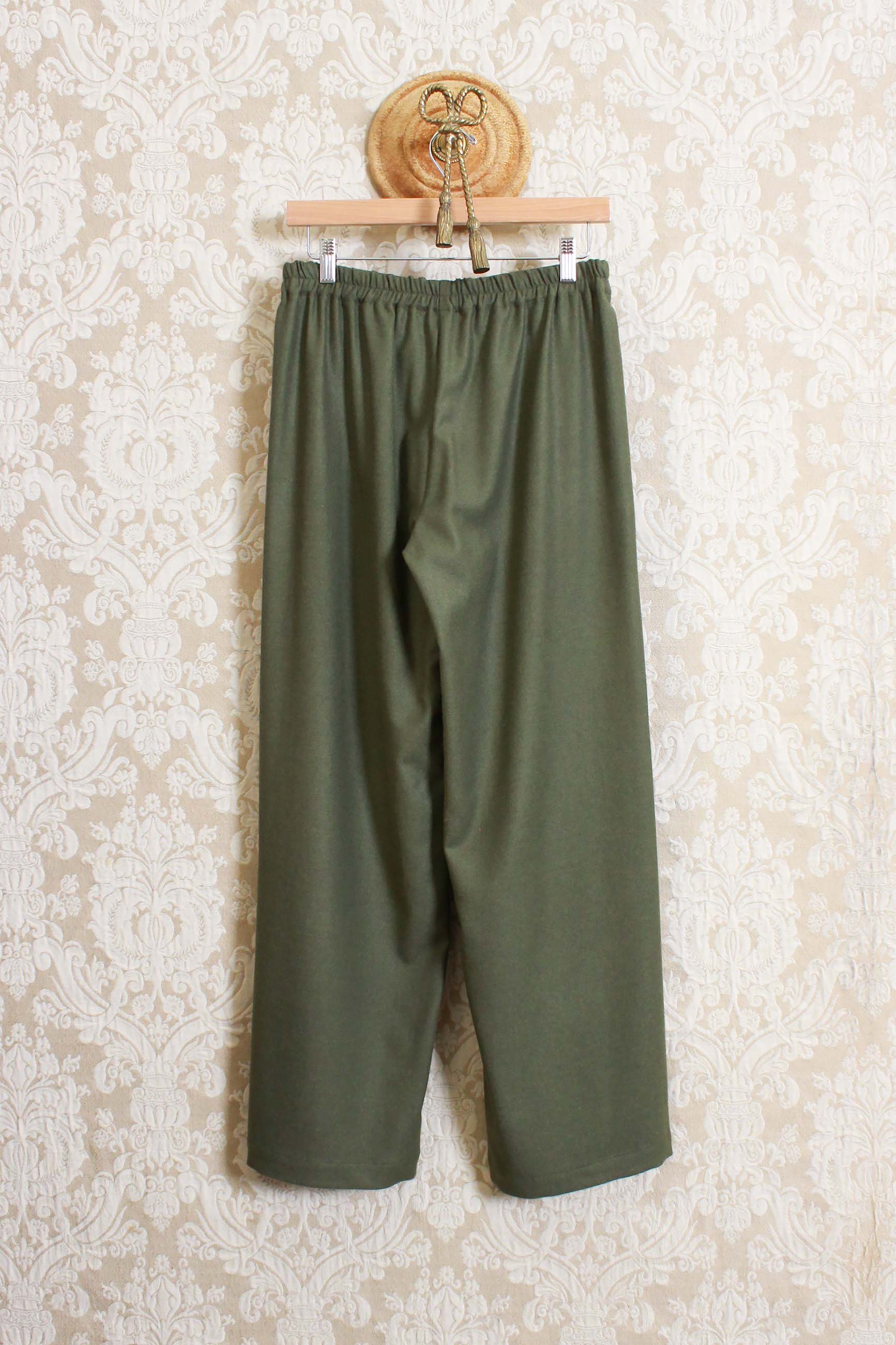 Pantalone bojan in lana della maison niù nel colore verde oliva cerro fw23