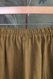 Pantalone Bojan di Niù viene proposto nell’intensa tonalità Tali da Donna