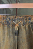 Bermuda Das di Original Vintage Style realizzato in cotone over-dyed con finitura stone wash e l’inedita tonalità Rust Denim da Uomo
