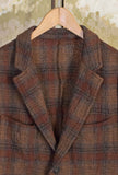 Blazer Miles di Original Vintage Style realizzato in morbida lana vergine nell’iconico motivo Tartan Check Moro