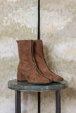 Stivaletto Amberly 70’s di Paola D’Arcano realizzato in suede nella sofisticata tonalità Sigaro-Black da Donna