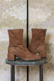 Stivaletto Amberly 70’s di Paola D’Arcano realizzato in suede nella sofisticata tonalità Sigaro-Black da Donna