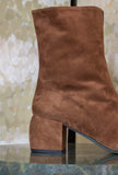 Stivaletto Amberly 70’s di Paola D’Arcano realizzato in suede nella sofisticata tonalità Sigaro-Black da Donna
