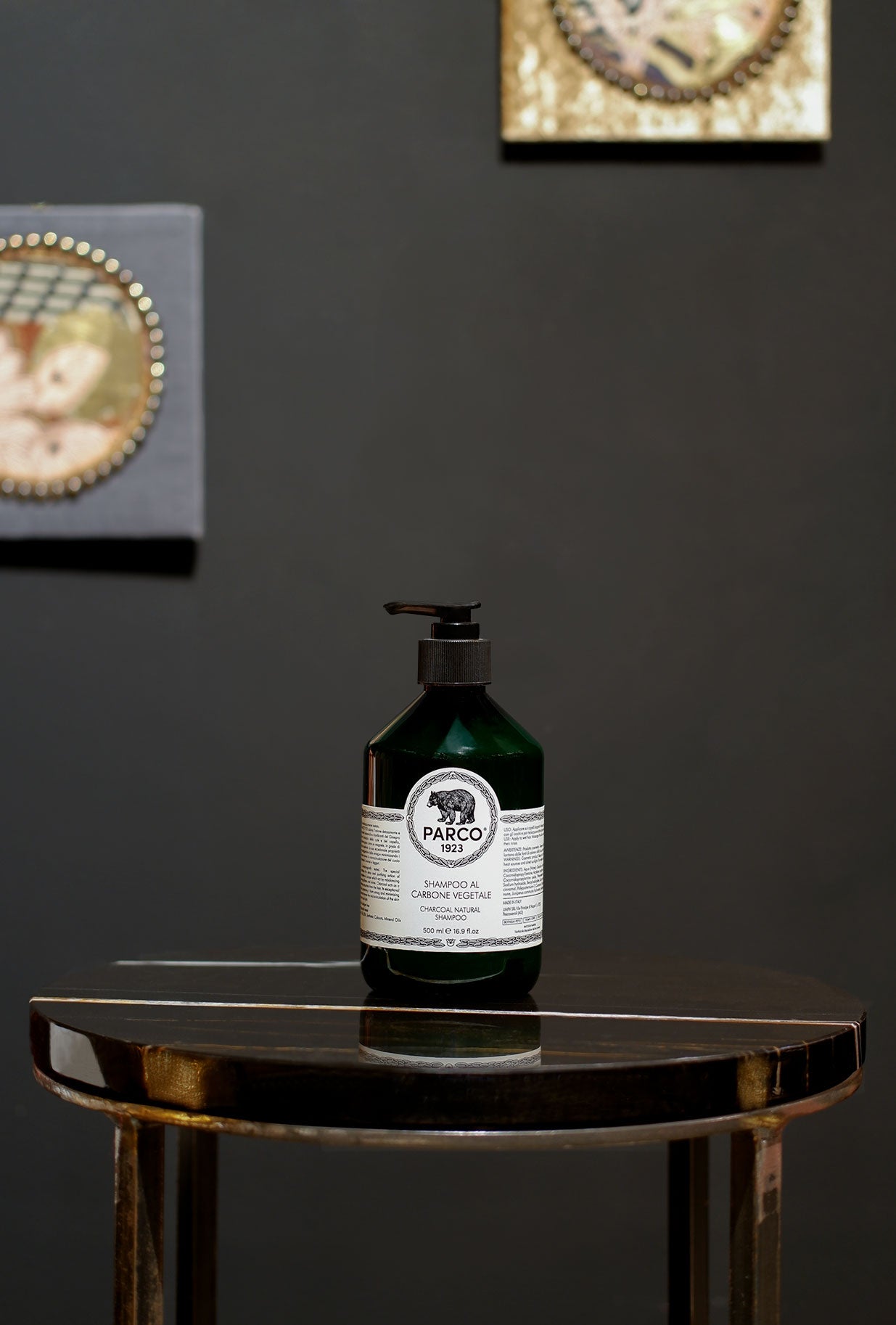 Shampoo con polvere di carbone vegetale attivo biologico della maison Parco 1923