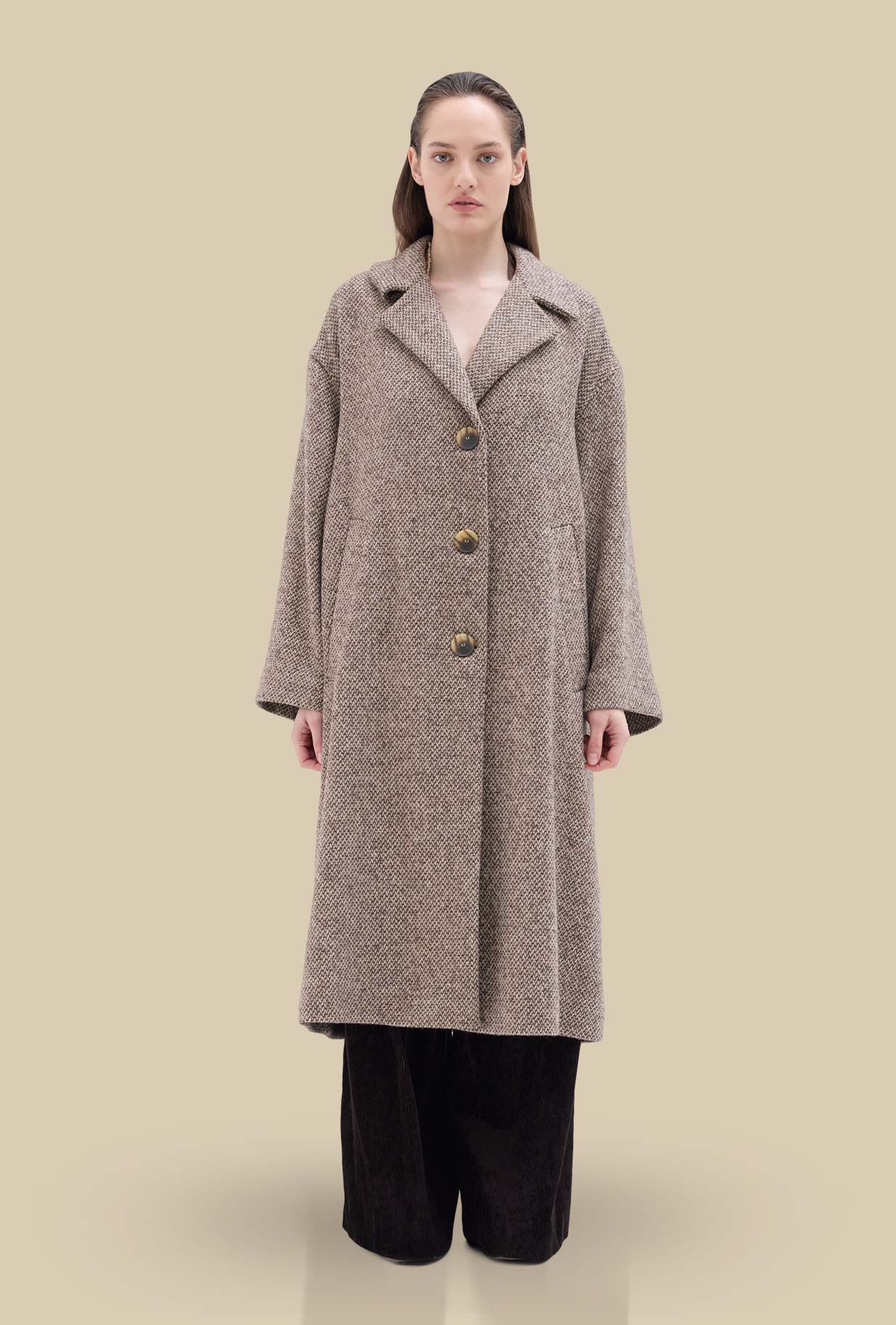 Cappotto di Phisique Du Role realizzato in pregiata lana mouliné nell’inedita tonalità Resca da Donna