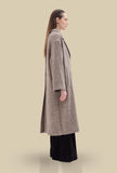 Cappotto di Phisique Du Role realizzato in pregiata lana mouliné nell’inedita tonalità Resca da Donna