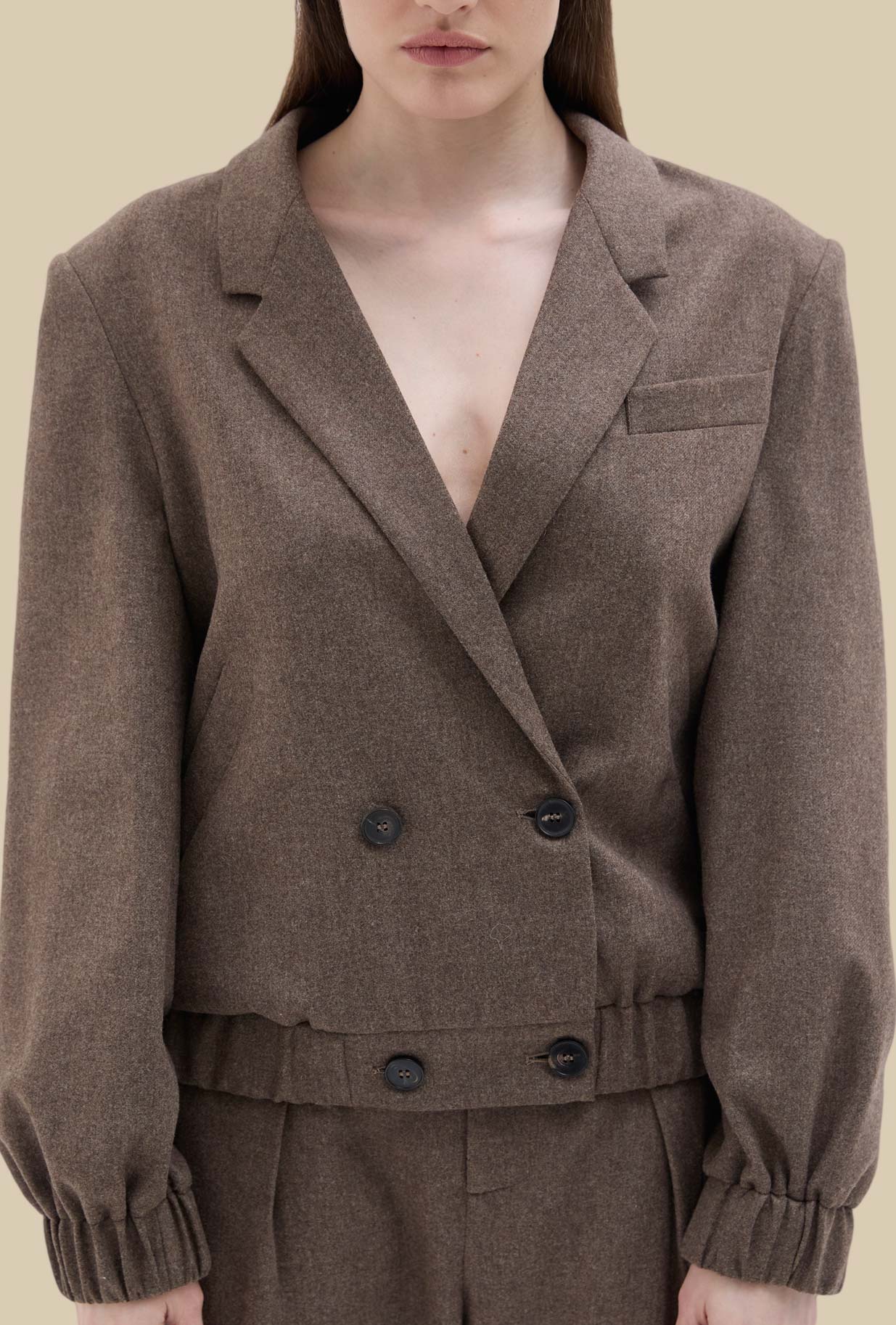 Bomber Jacket di Phisique Du Role realizzata in pregiata flanella di lana e viscosa nell’esclusiva tonalità Kasha