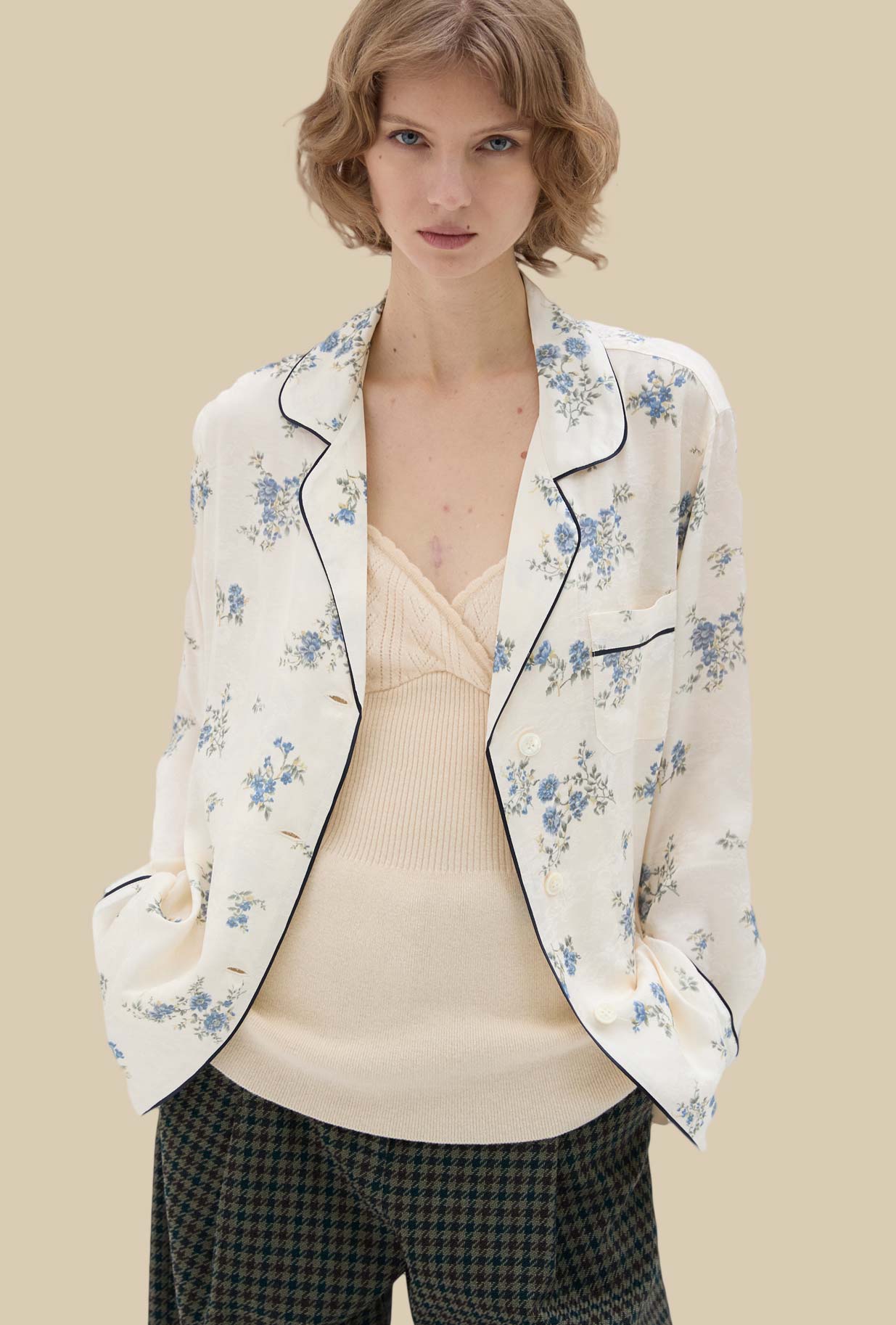 Camicia Pajama di Phisique Du Role realizzata in prezioso jacquard nel delicato motivo floreale Sky Bouquet