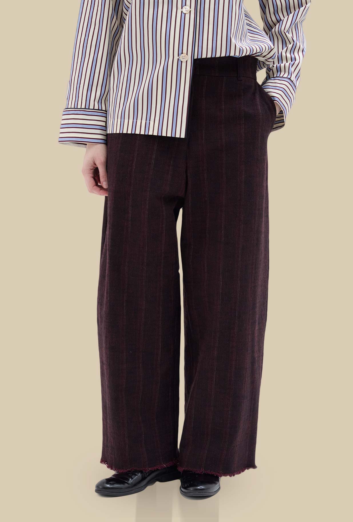 Pantalone Kyoto di Phisique Du Role realizzato in un pregiato blend di lana e cotone nella raffinata fantasia Striped Wine da Donna
