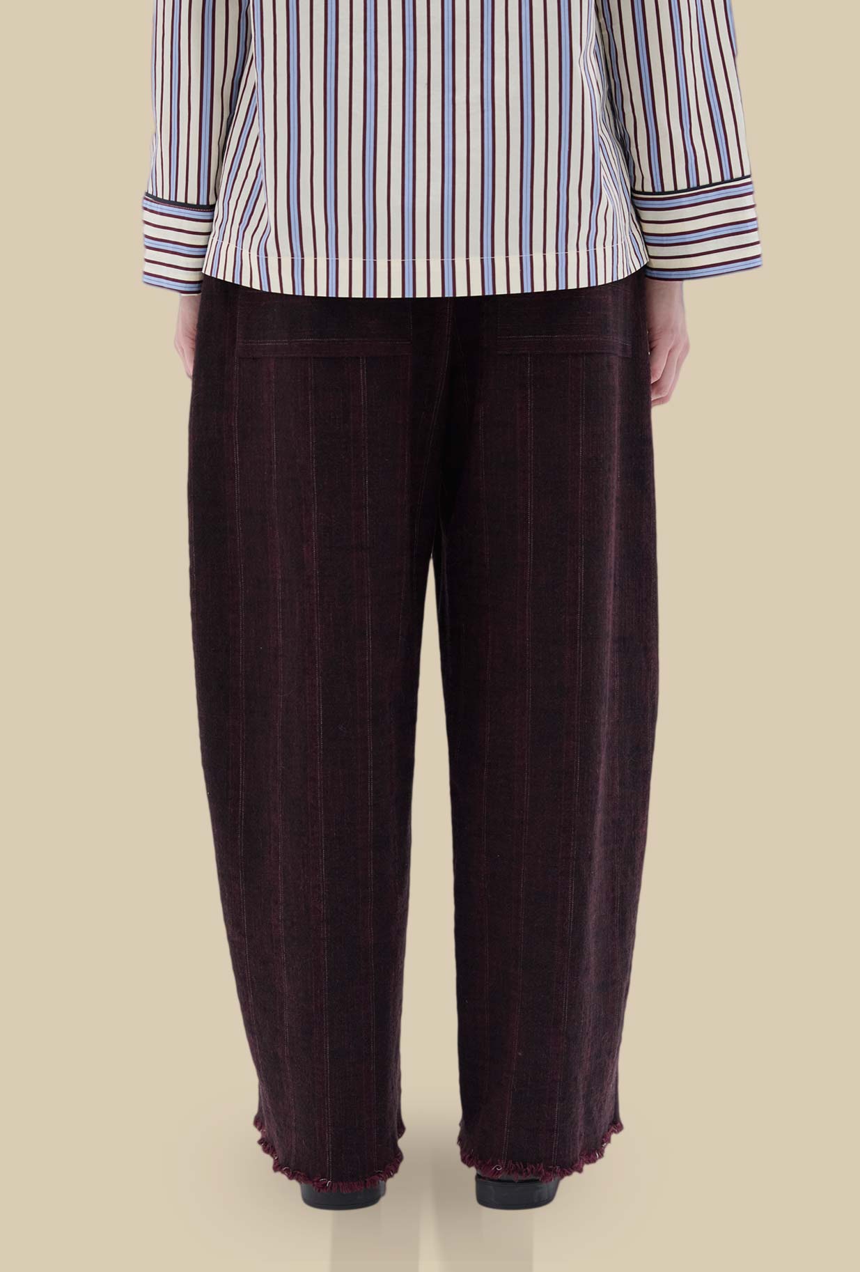 Pantalone Kyoto di Phisique Du Role realizzato in un pregiato blend di lana e cotone nella raffinata fantasia Striped Wine da Donna