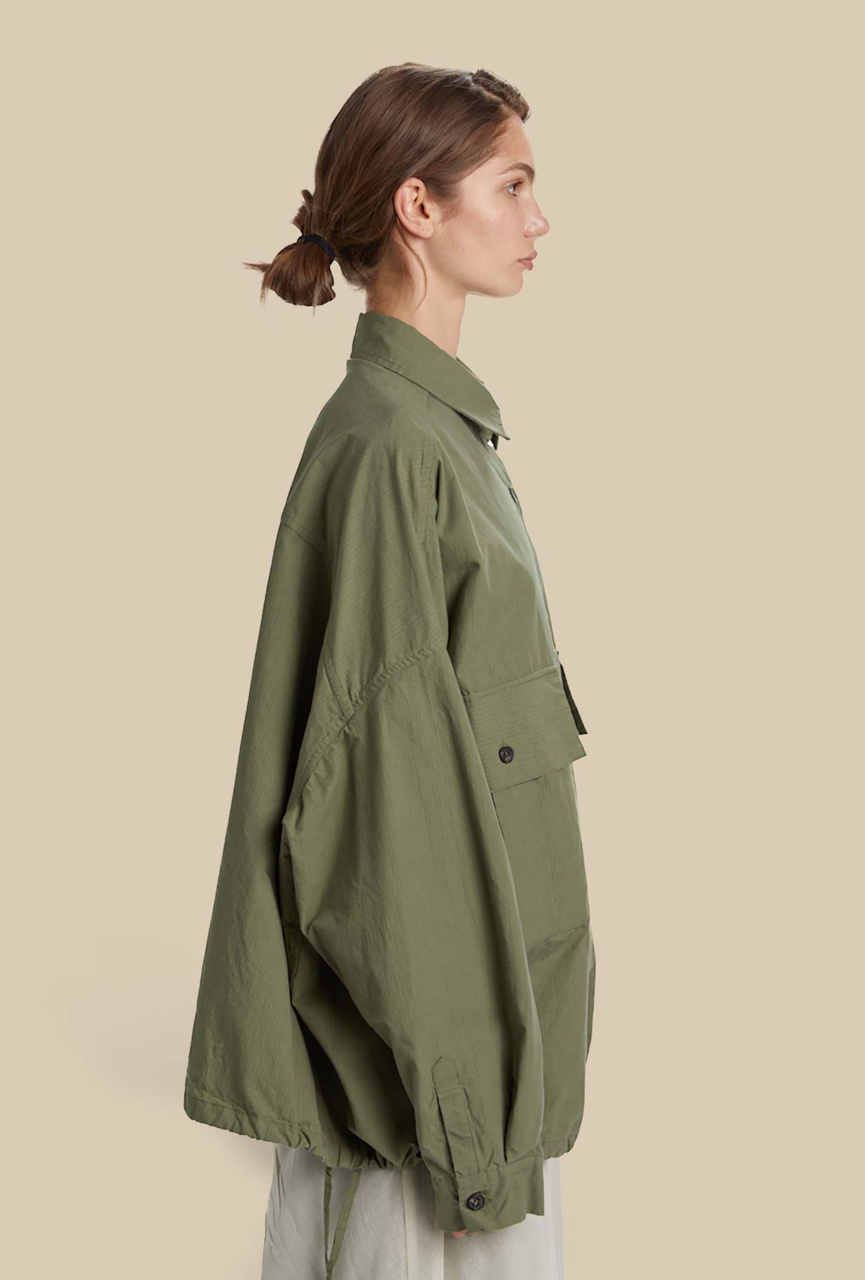 Over Bomber Rip-Stop di Phisique du Role nella profonda tonalità Cactus da donna