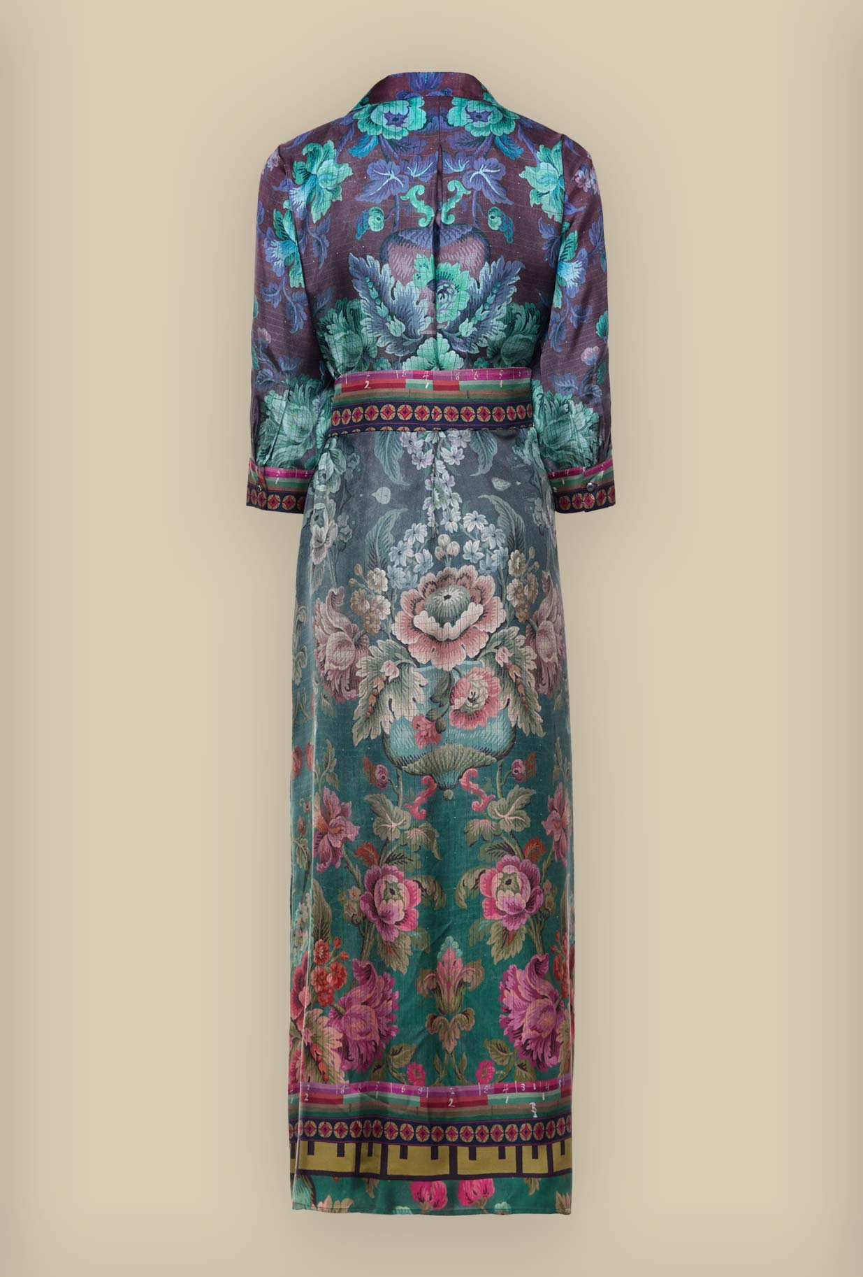 Abito Chemisier Kaleidoscope Bloom in seta di Pierre Louis Mascia avvolge la figura in un'aura senza tempo