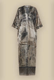 Abito Kaftan in seta Imperial Toile firmato Pierre Louis Mascia si trasforma in un piccolo racconto da indossare