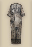 Abito Kaftan in seta Imperial Toile firmato Pierre Louis Mascia si trasforma in un piccolo racconto da indossare