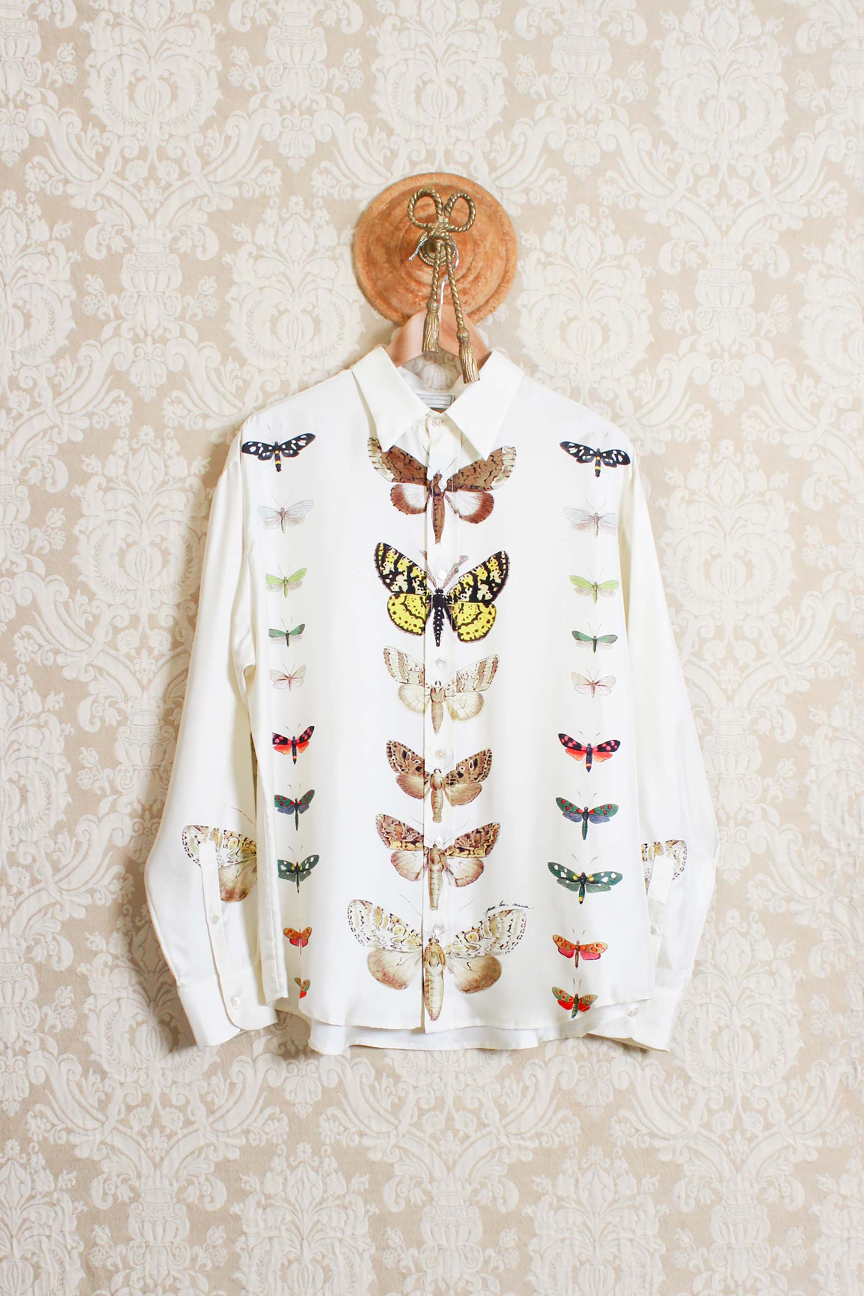 Camicia over in seta gots di pierre louis mascia per la stagione ss24 stampa little butterflies
