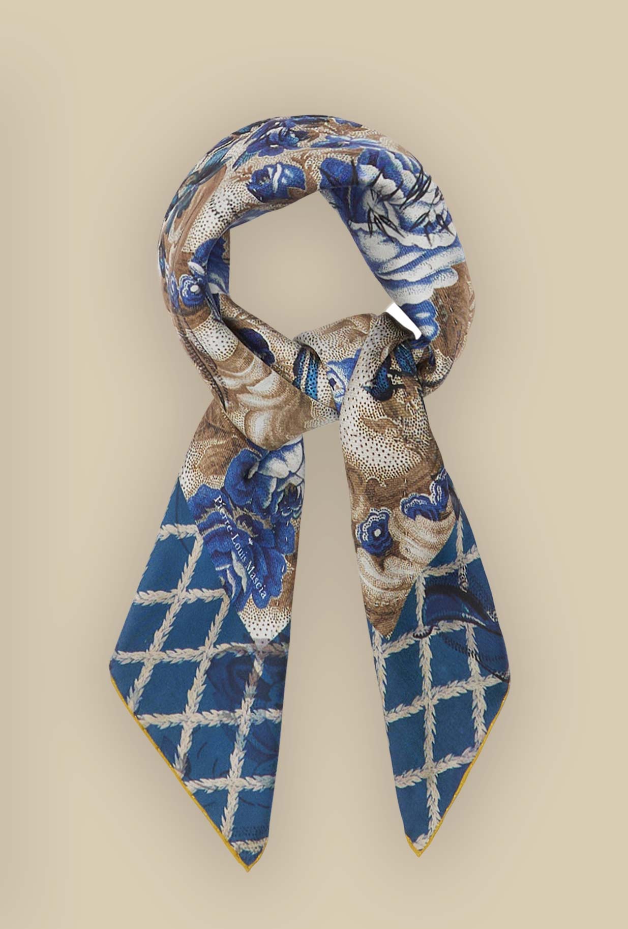 Foulard in seta Indigo Garden della maison Pierre Louis Mascia con profonde sfumature blu e caldi toni marroni