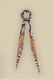 Foulard Tribal Animalier di Pierre Louis Mascia è un racconto di eleganza e istinto che prende vita nella seta