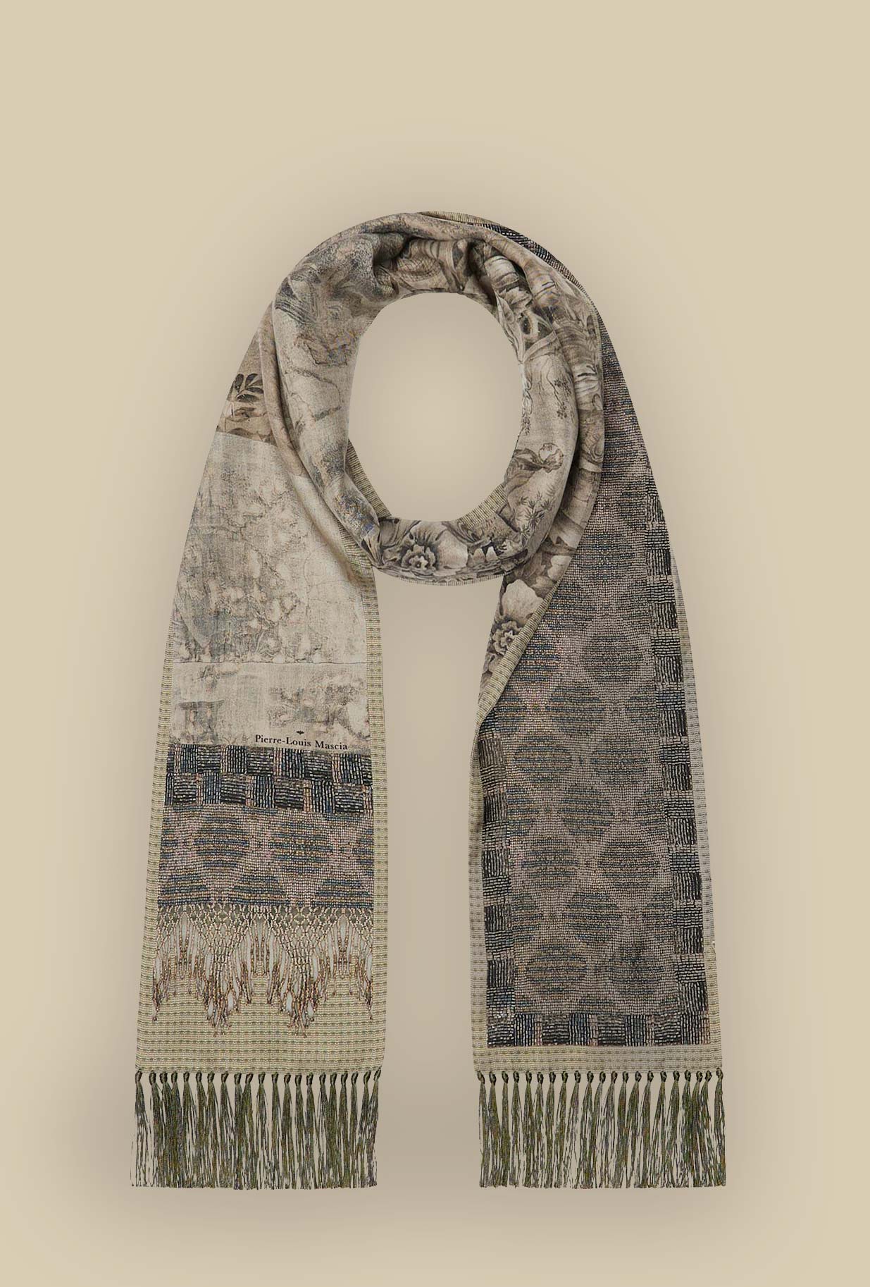 Sciarpa in Seta Imperial Toile firmata Pierre Louis Mascia si trasforma in un piccolo racconto da indossare in pura seta