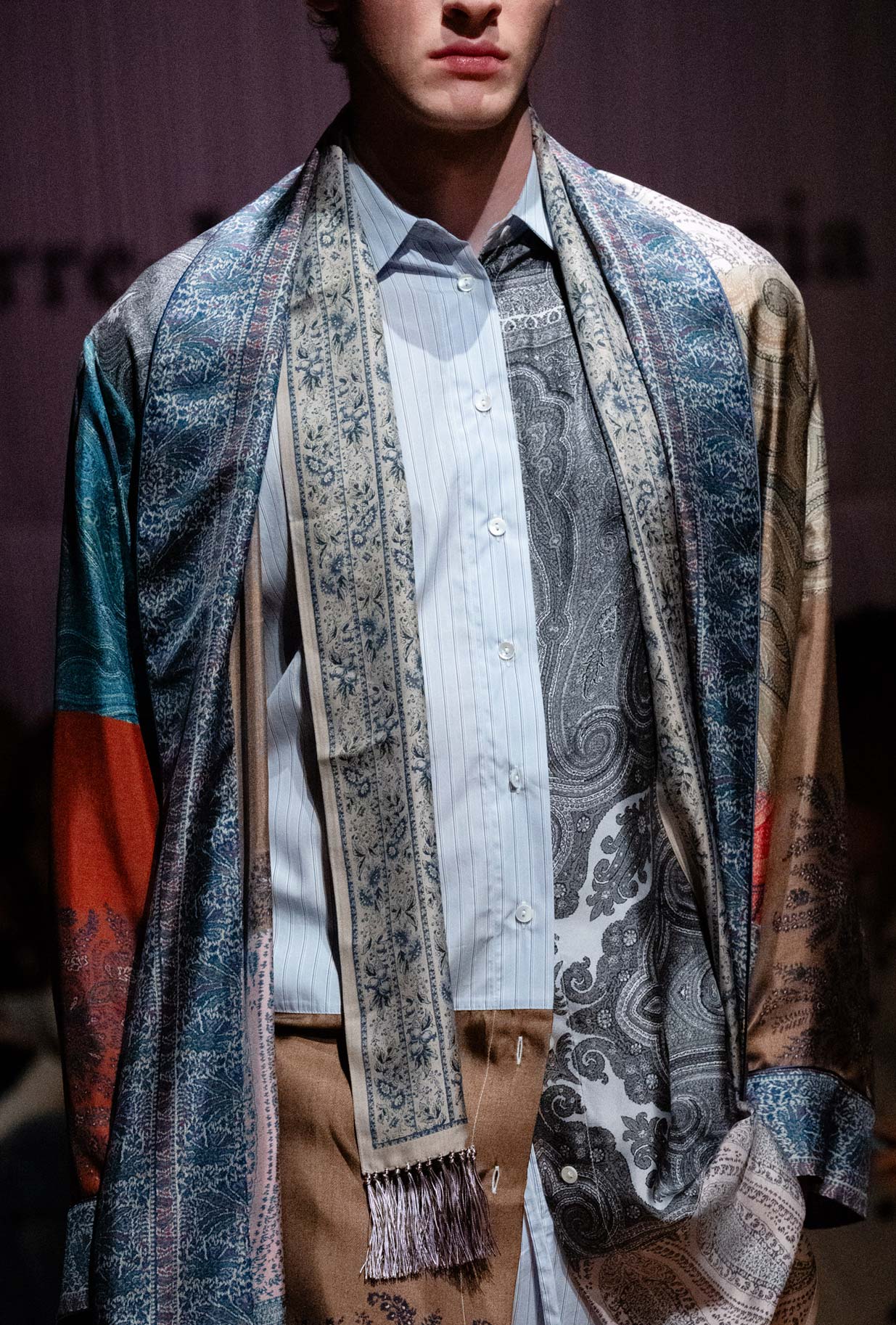 Sciarpa Romance Bouquet creata da Pierre Louis Mascia, diventa un racconto poetico tra eleganza e stile in pura seta