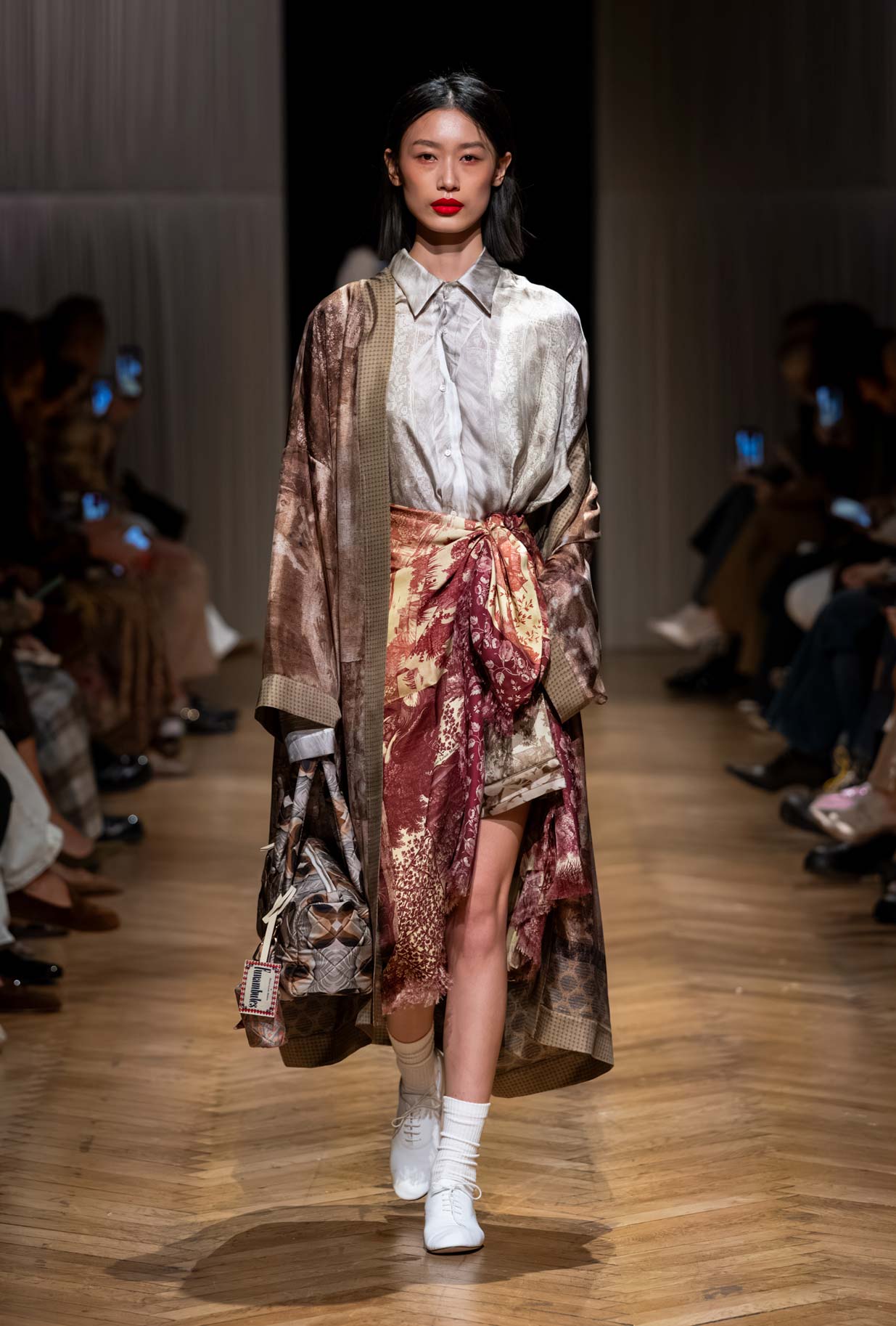 Toile De Jouy Coral della maison Pierre Louis Mascia con le sue scene bucoliche in pure seta